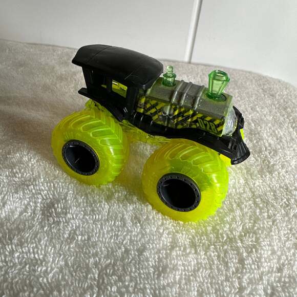 Lot of 10 Hot Wheels Monster Jam 1:64 Scale Diecast Trucks Collection - Picture 11 of 11